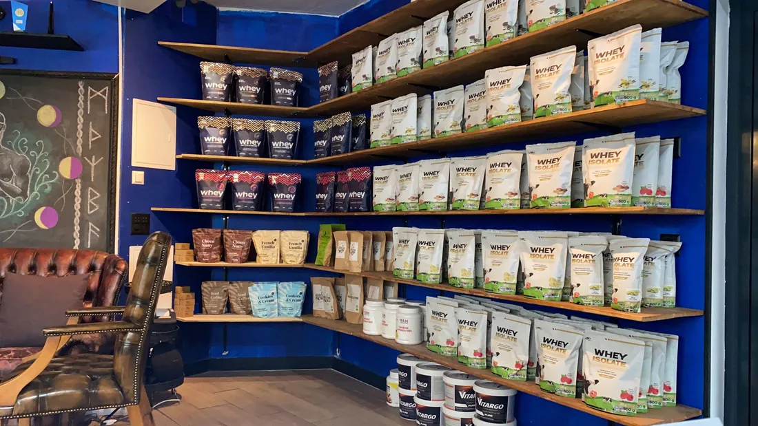 Intérieur de la boutique physique Labz Nutrition et sa gamme de compléments